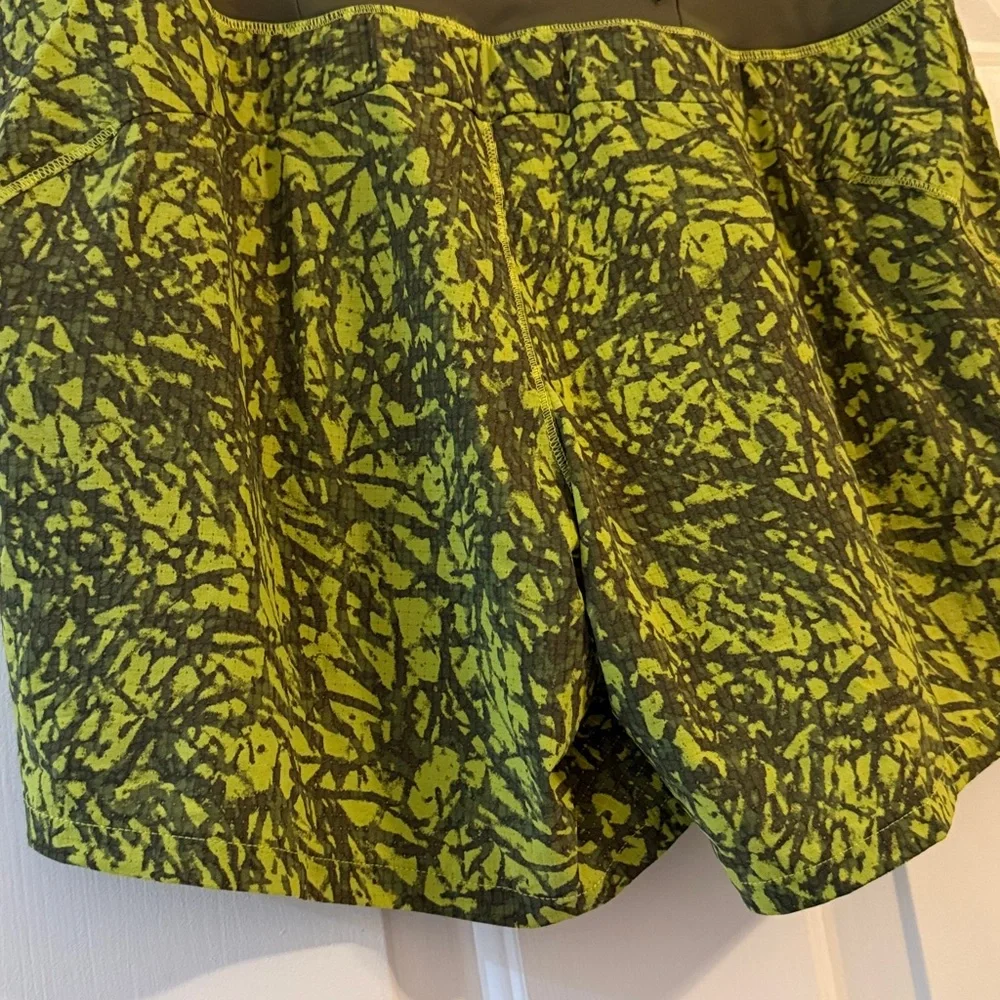 Women's REI Co-op Swiftland 5" Lined Running Shorts, size Small, Green - Picture 7 of 9